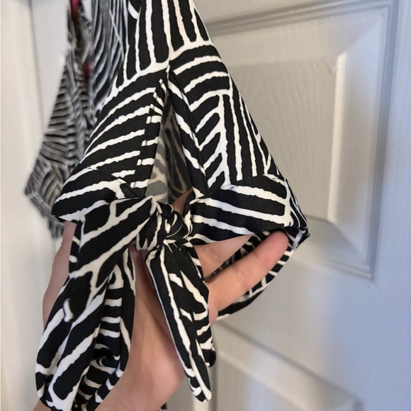 NY Collection Black and White Flutter Sleeve Midi Sundress - Picture 3 of 4